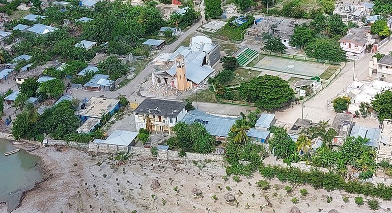 Haïti : après le séisme, les humanitaires s’activent alors qu'une tempête tropicale menace
